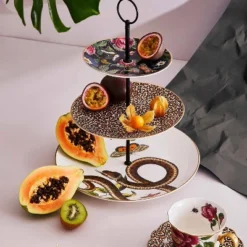 Spode Creatures Of Curiosity 3-Tier Cake Stand With Handle, Victorian Style Prints - Fine China Plates With 22ct Gold Rim -Spode GUEST 70b5af51 4058 4817 9b5c 88bebb04046a